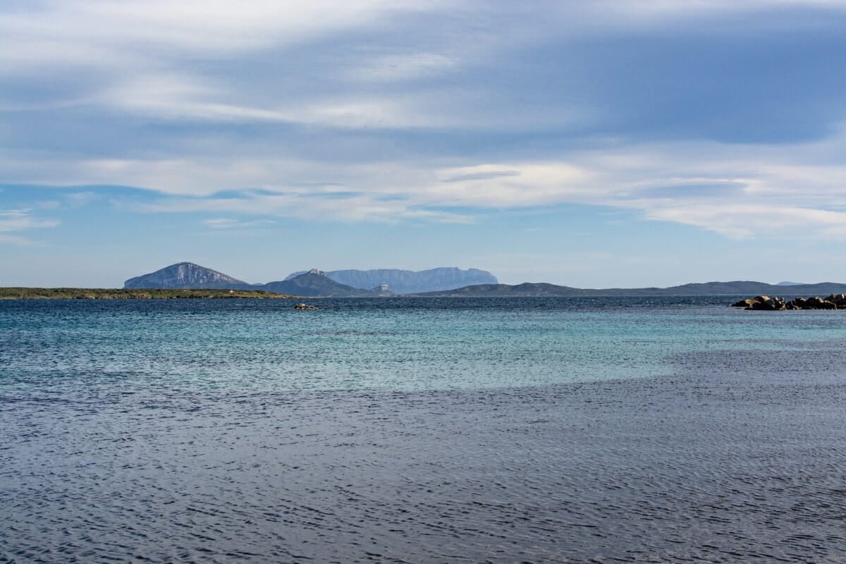 Vista sul mare in Costa Smeralda con Capo Figari e Tavolara