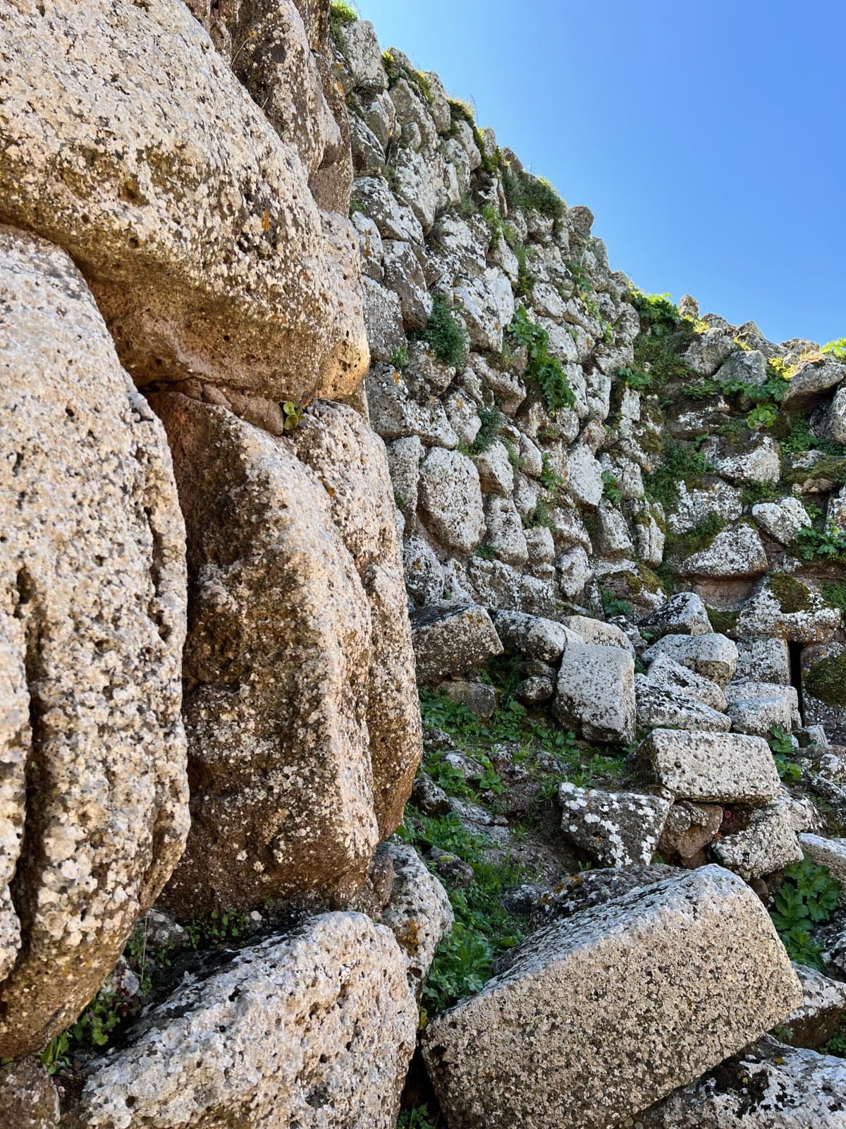 Grandi rocce del Nuraghe Arrubiu